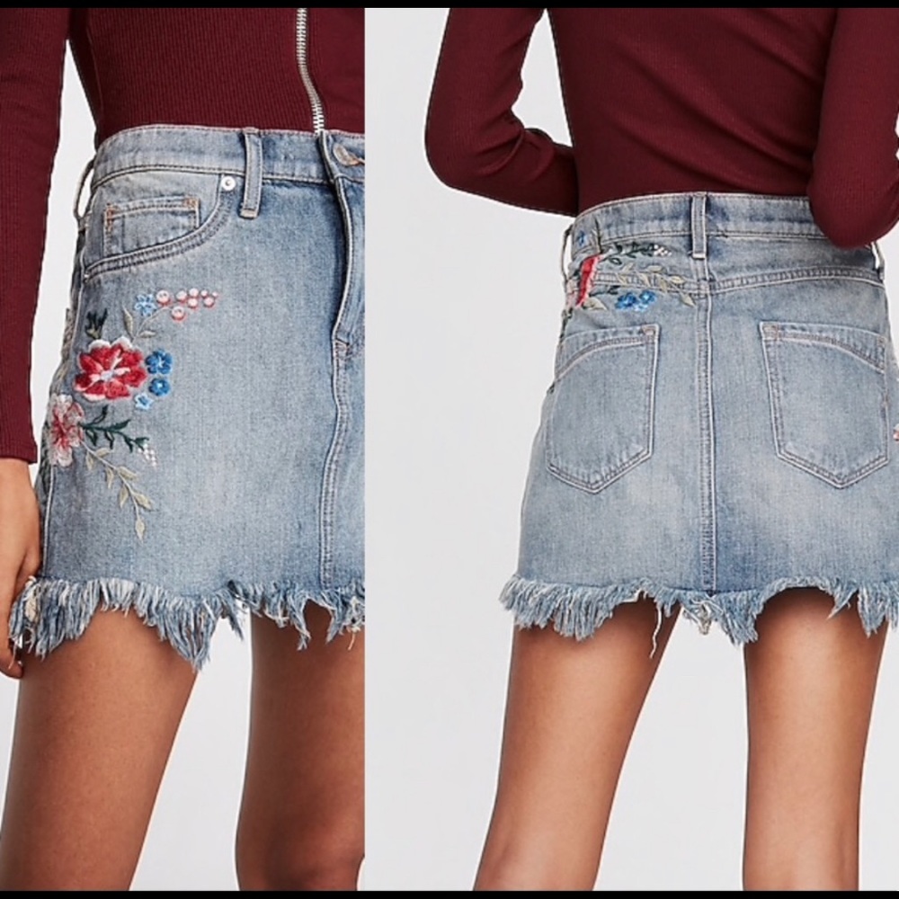 EXPRESS•EMBROIDERED FLORAL FRAY HEM JEAN SKIRT - Picture 4 of 8